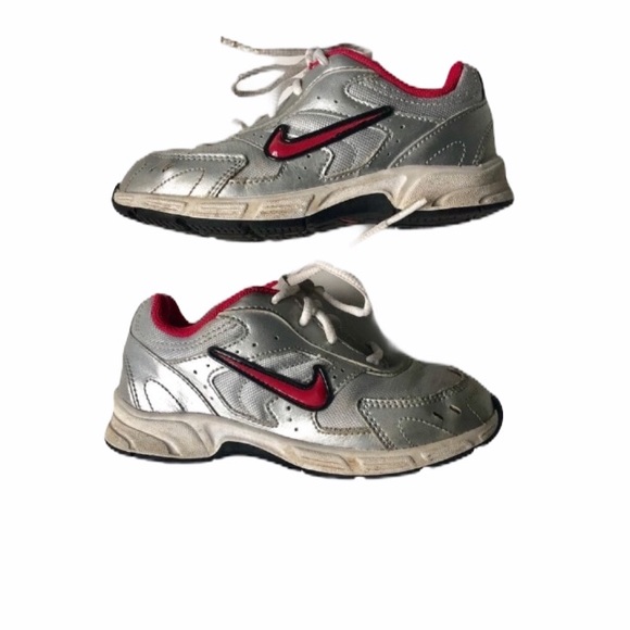 Nike Toddler Size 10 Tennis Shoes - Picture 1 of 4
